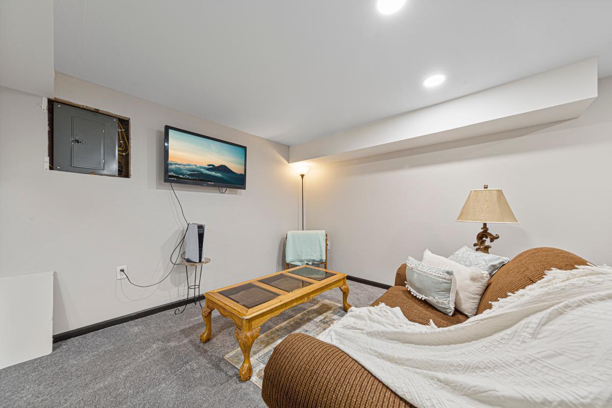 127 Ballard Avenue Jackson, MN 56143 - Photo 35 of 49