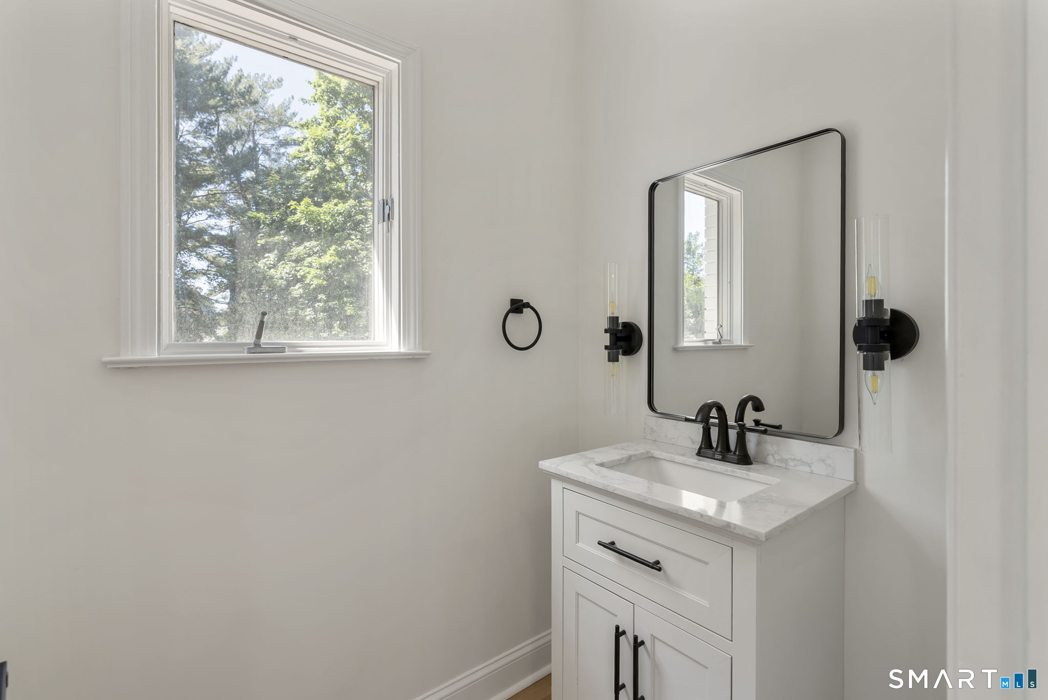 61 Flagg Road West Hartford, CT 06117 - Photo 20 of 39 Powder room
