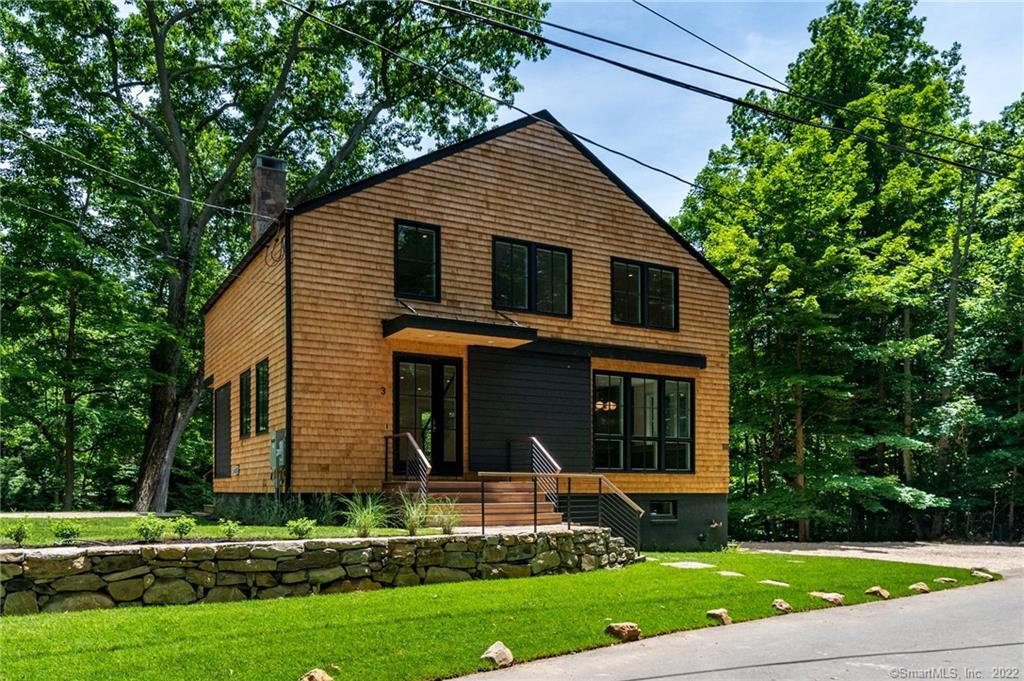 Welcome to 3 Northgate. This is truly a must see rental!