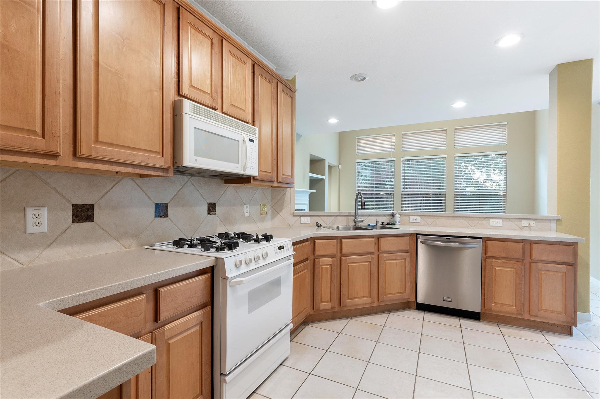 4302 Country Oaks Court Spring, TX 77388 - Photo 8 of 25