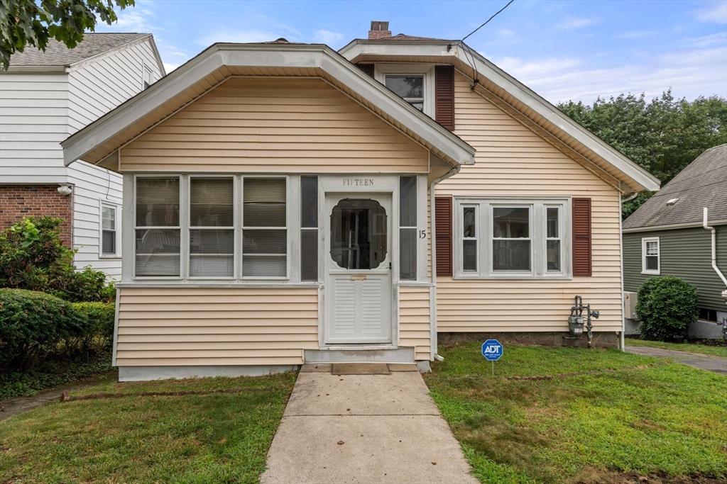 a view of a house with a yard