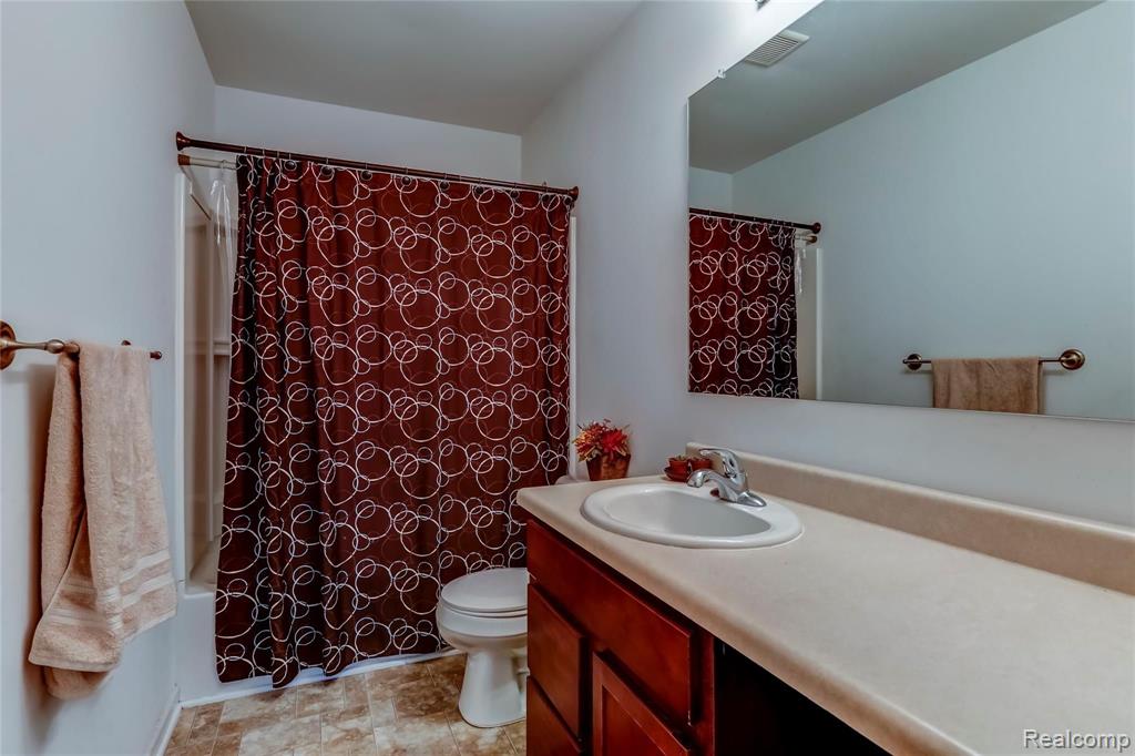47770 Gloede Road Macomb, MI 48044 - Photo 21 of 27