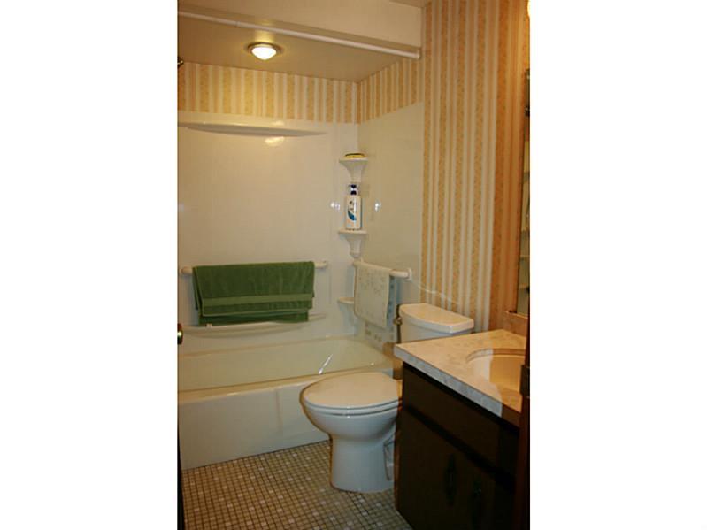 910 Geyer Road Pittsburgh, PA 15209 - Photo 11 of 20 Full Bath. Full bath on first floor right across the hall from the first floor master bedroom.