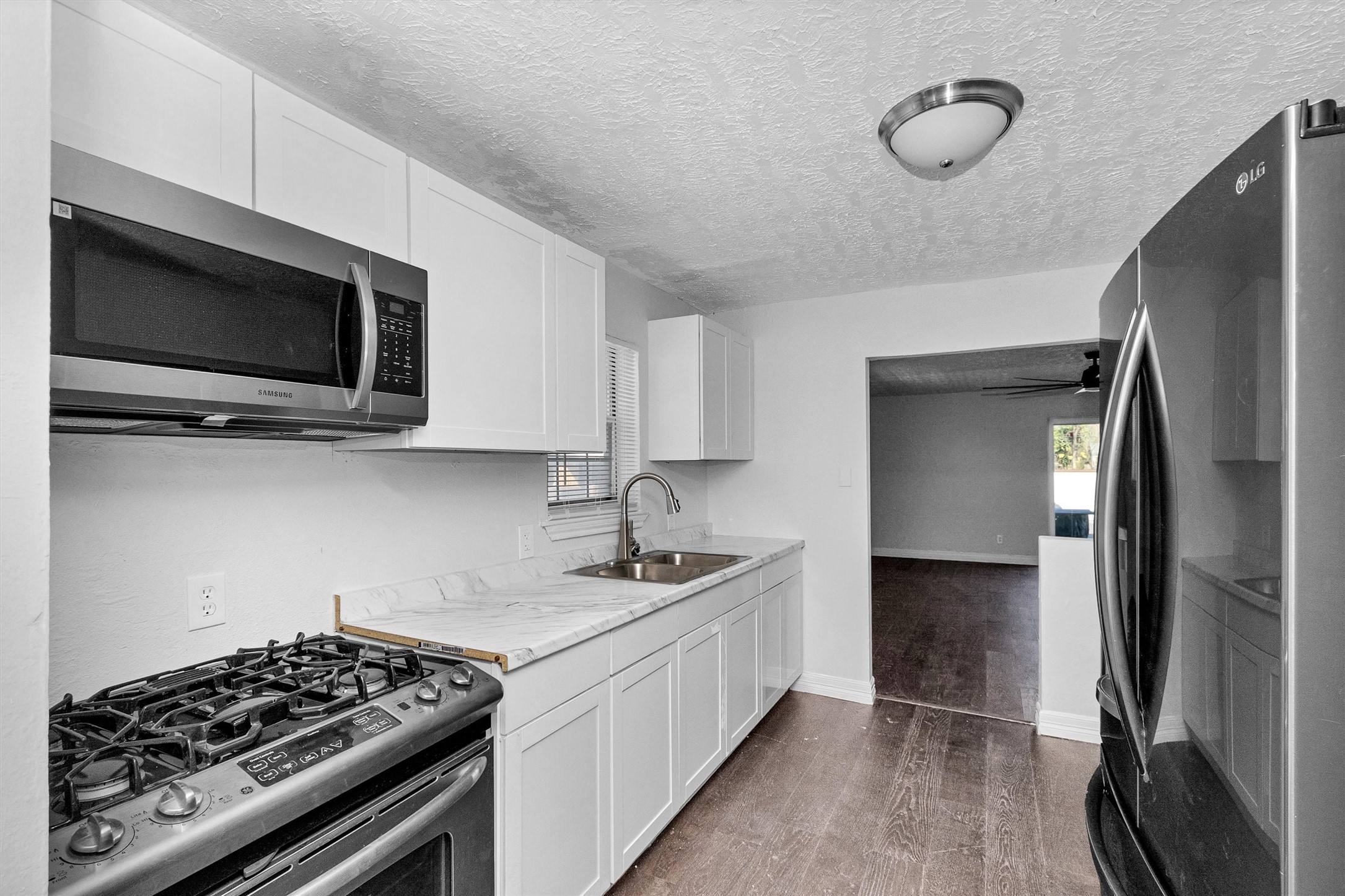 2601 Creston Drive Houston, TX 77026 - Photo 9 of 28