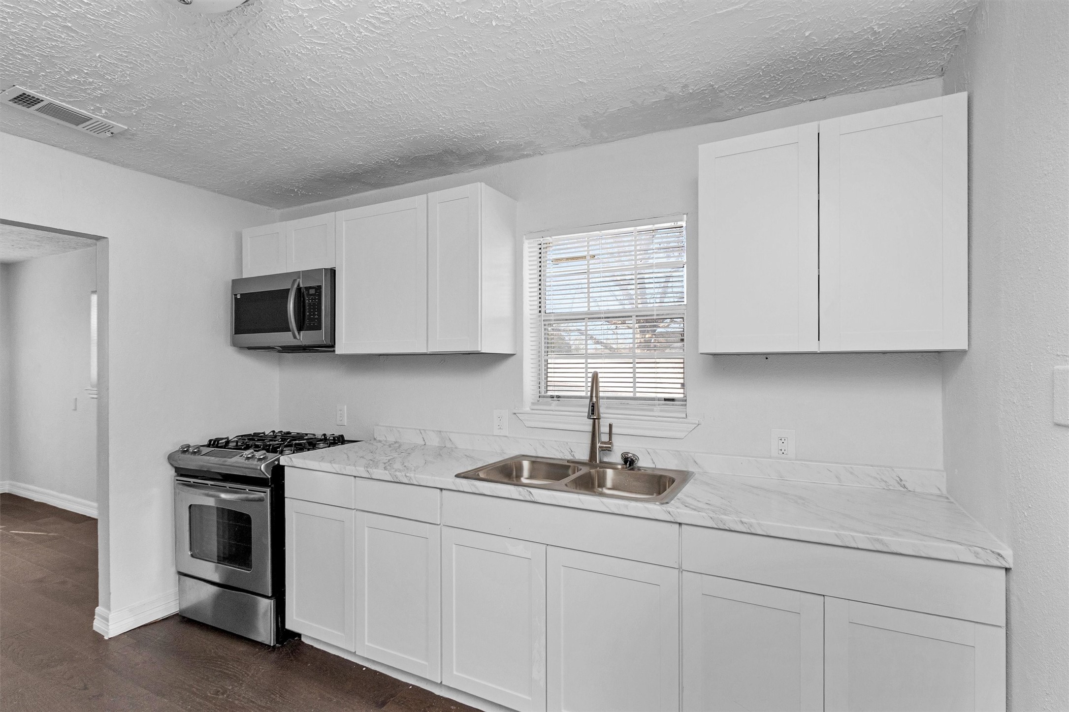 2601 Creston Drive Houston, TX 77026 - Photo 10 of 28