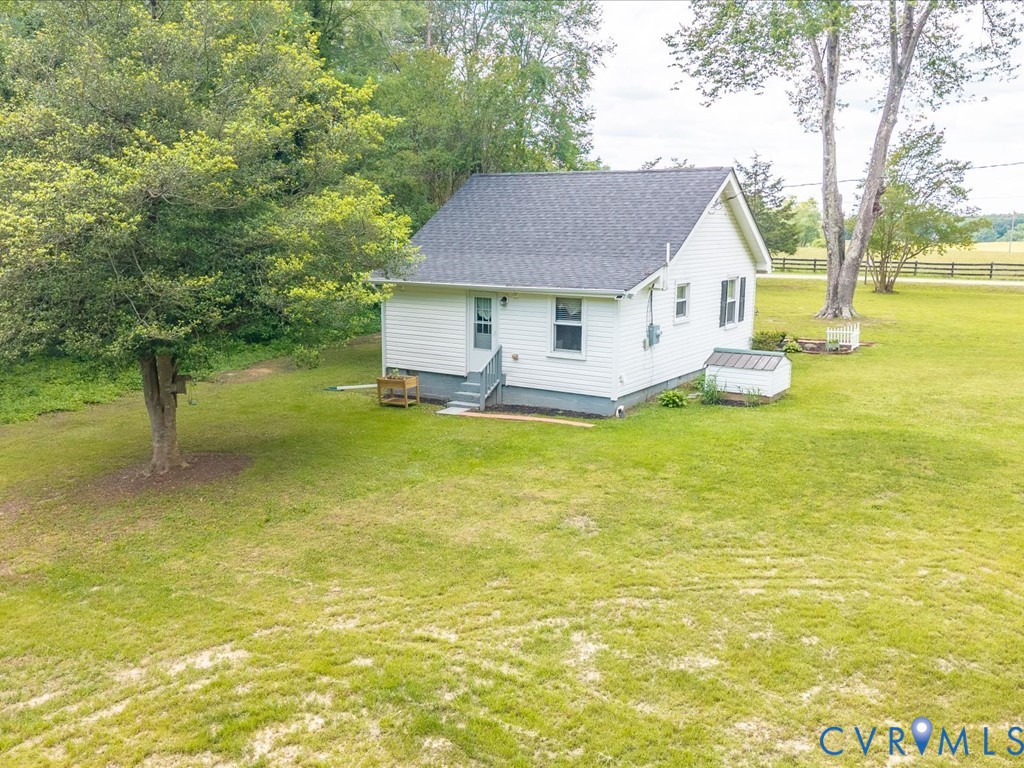 4 Memory Lane Cumberland, VA 23040 - Photo 22 of 37 a view of a house with pool and a big yard