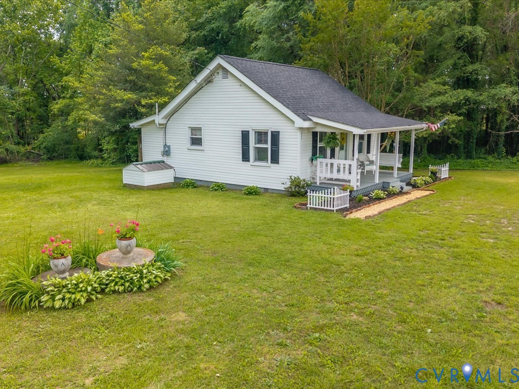 4 Memory Lane Cumberland, VA 23040 - Photo 23 of 37 a front view of a house with garden