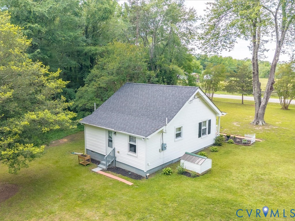 4 Memory Lane Cumberland, VA 23040 - Photo 32 of 37 a aerial view of a house with swimming pool and large trees