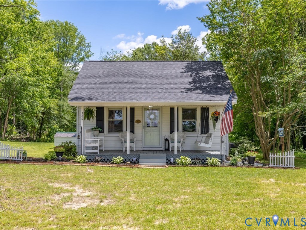 4 Memory Lane Cumberland, VA 23040 - Photo 37 of 37 a front view of a house with a yard