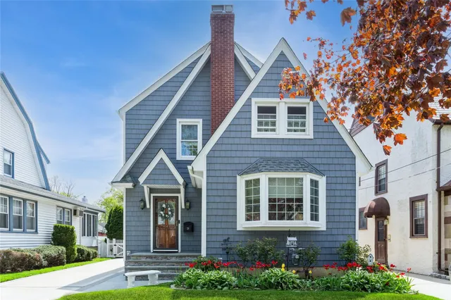 $1,100,000 | 28 Willow Street, Floral Park, NY 11001