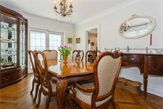 $1,100,000 | 28 Willow Street, Floral Park, NY 11001