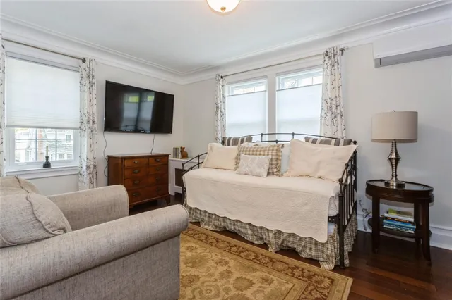 $1,100,000 | 28 Willow Street, Floral Park, NY 11001