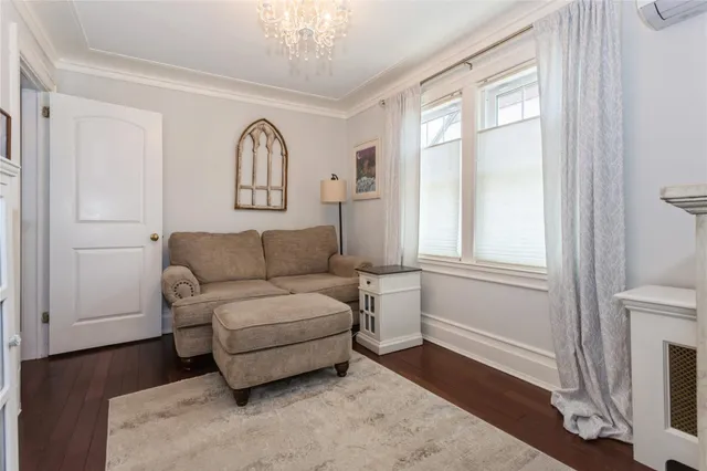 $1,100,000 | 28 Willow Street, Floral Park, NY 11001