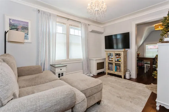 $1,100,000 | 28 Willow Street, Floral Park, NY 11001