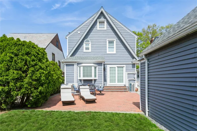 $1,100,000 | 28 Willow Street, Floral Park, NY 11001