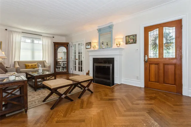 $1,100,000 | 28 Willow Street, Floral Park, NY 11001