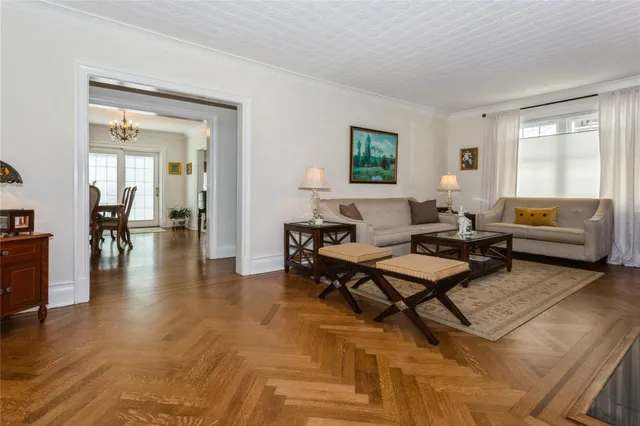 $1,100,000 | 28 Willow Street, Floral Park, NY 11001