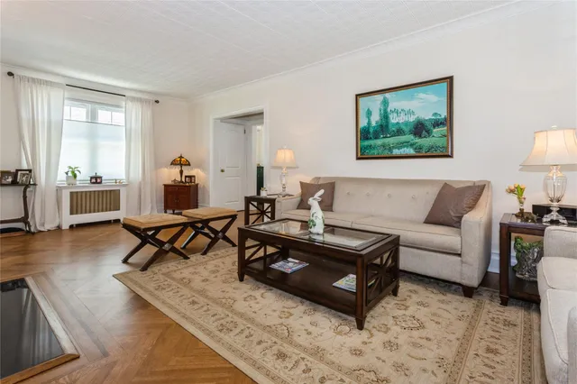 $1,100,000 | 28 Willow Street, Floral Park, NY 11001