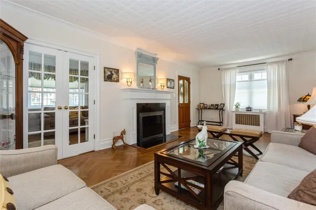 $1,100,000 | 28 Willow Street, Floral Park, NY 11001