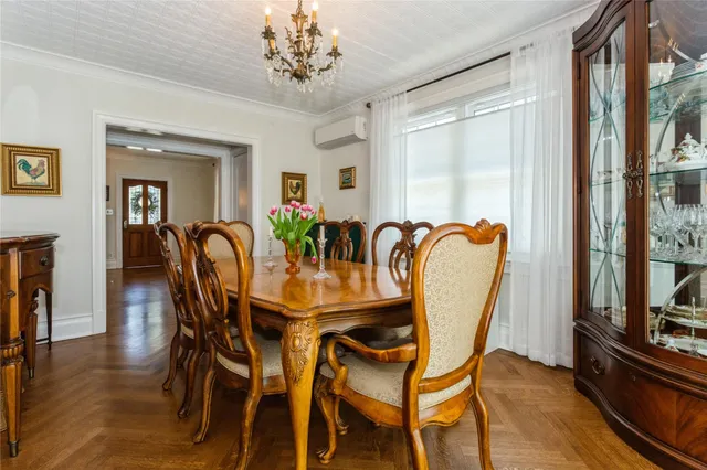 $1,100,000 | 28 Willow Street, Floral Park, NY 11001