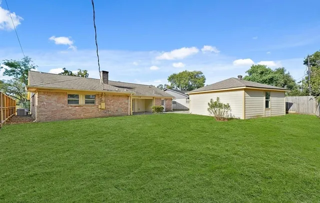 $2,550 | 5714 North Braeswood Boulevard, Houston, TX 77096