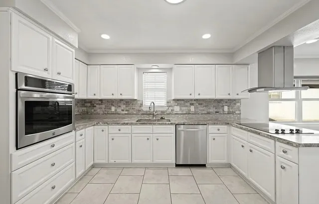 $2,550 | 5714 North Braeswood Boulevard, Houston, TX 77096