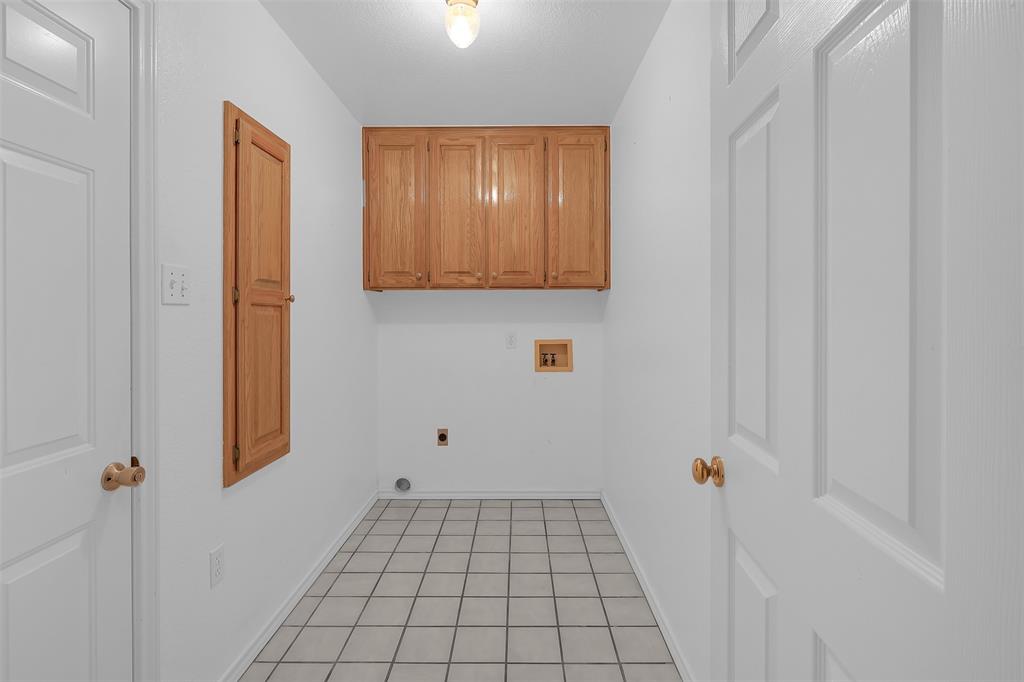 1108 Pine Ridge Drive Azle, TX 76020 - Photo 34 of 40 a view of an empty room