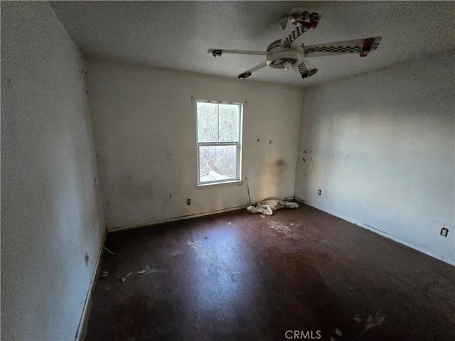 a view of a back yard of the house