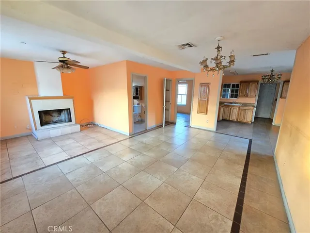 a view of a livingroom with furniture and a ceiling fan