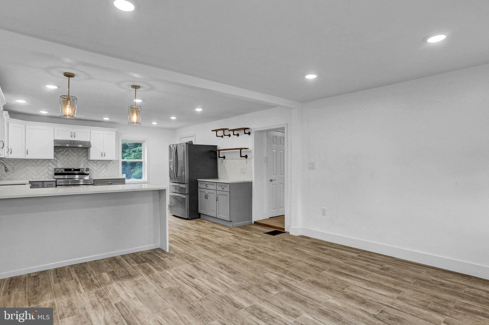 1784 Quarry Road Lebanon, PA 17046 - Photo 15 of 32 Dining area facing kitchen