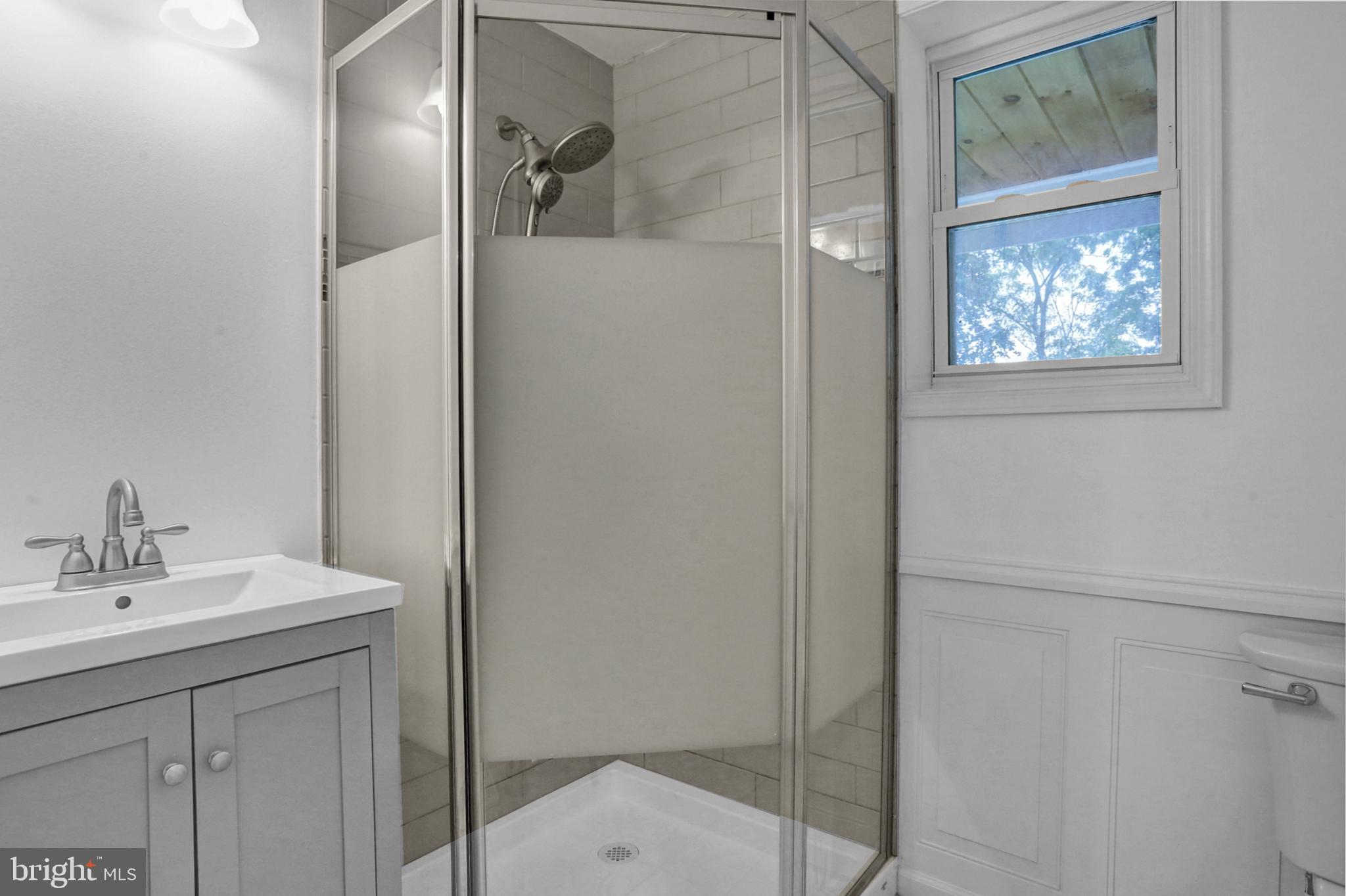 1784 Quarry Road Lebanon, PA 17046 - Photo 17 of 32 Main floor Shower