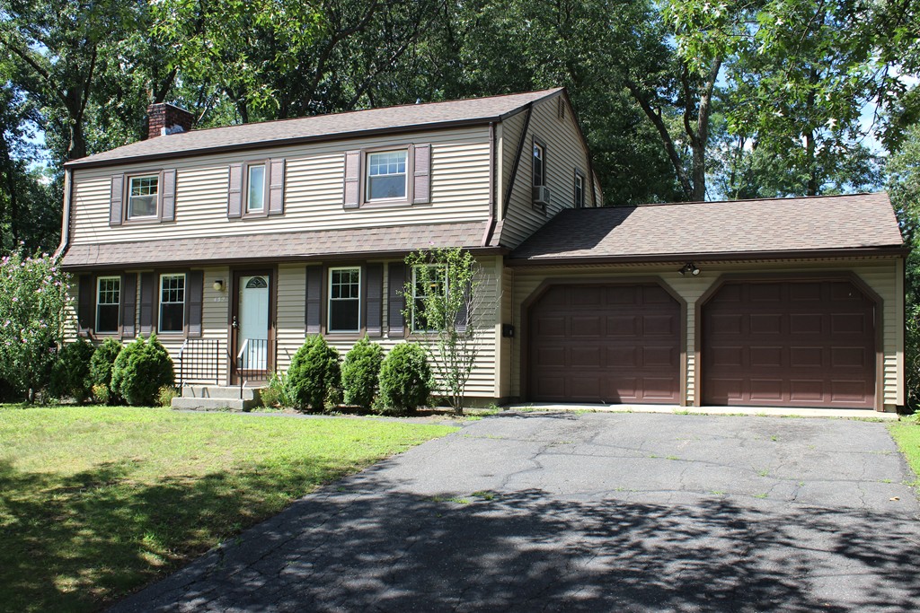 432 Wolf Swamp Road Longmeadow, MA 01106 - Photo 3 of 17 Gallery Image 3