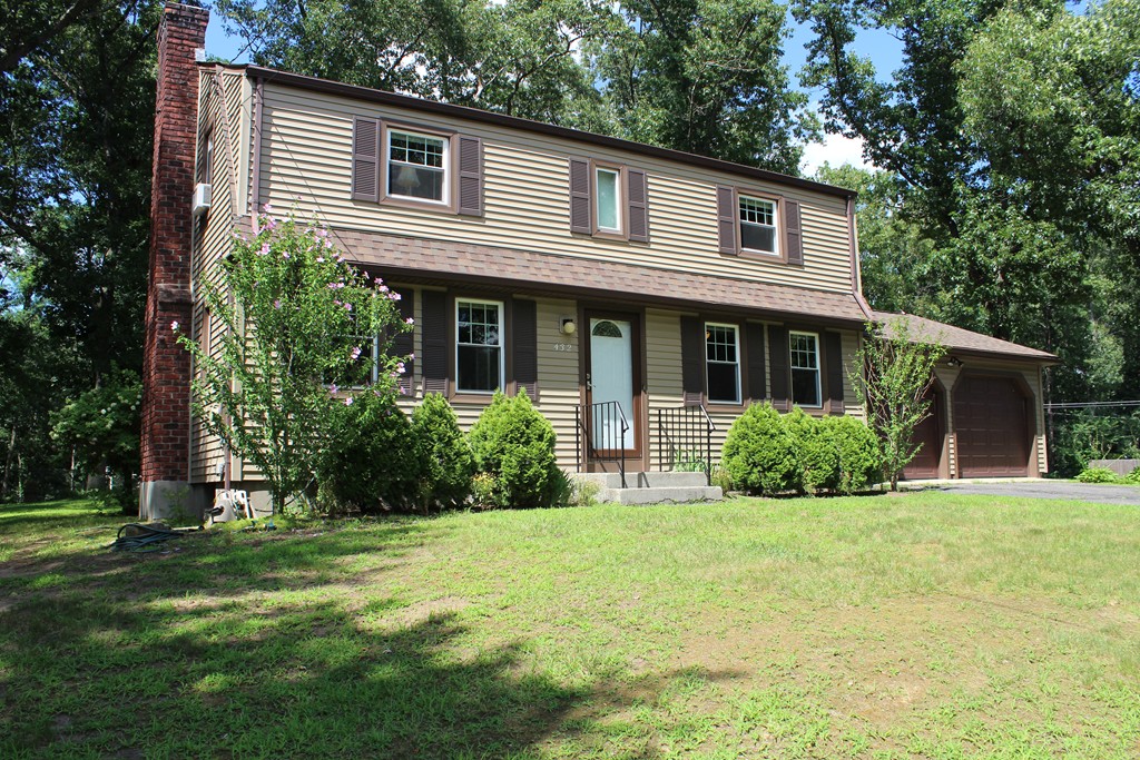 432 Wolf Swamp Road Longmeadow, MA 01106 - Photo 4 of 17 Gallery Image 4