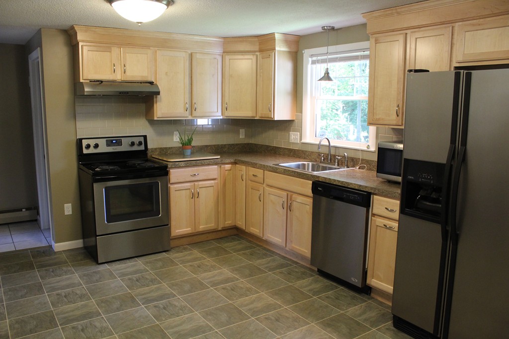 432 Wolf Swamp Road Longmeadow, MA 01106 - Photo 6 of 17 Gallery Image 6
