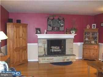 416 County Line Road Huntingdon Valley, PA 19006 - Photo 2 of 12 Living Room