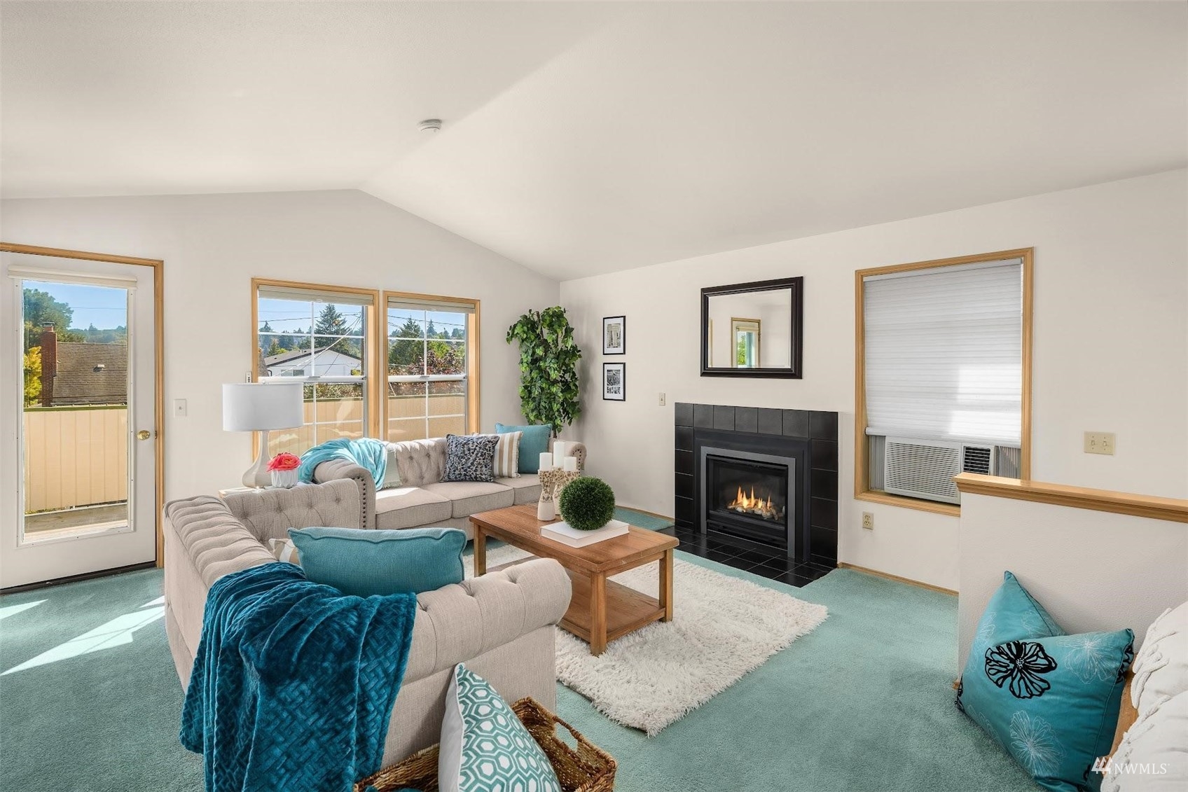 734 North 70th Street Seattle, WA 98103 - Photo 3 of 27 Gallery Image 3