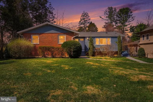 $1,050,000 | 902 Echols Street Southeast, Vienna, VA 22180