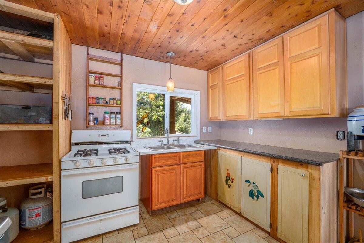 2004 Gus Hawk Road Big Bend, CA 96011 - Photo 7 of 57 007-Shot Gun Rd (15 of 107)