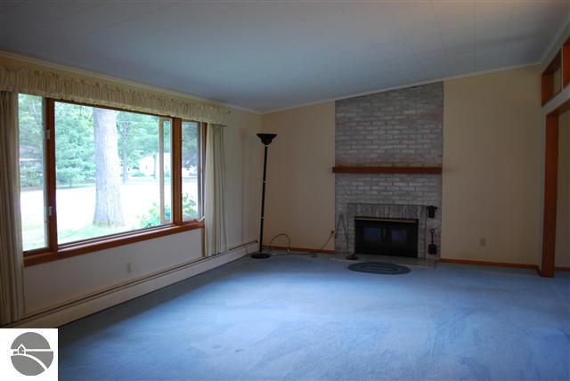 720 Westminster Road Traverse City, MI 49686 - Photo 8 of 25 1728967-7.JPG
