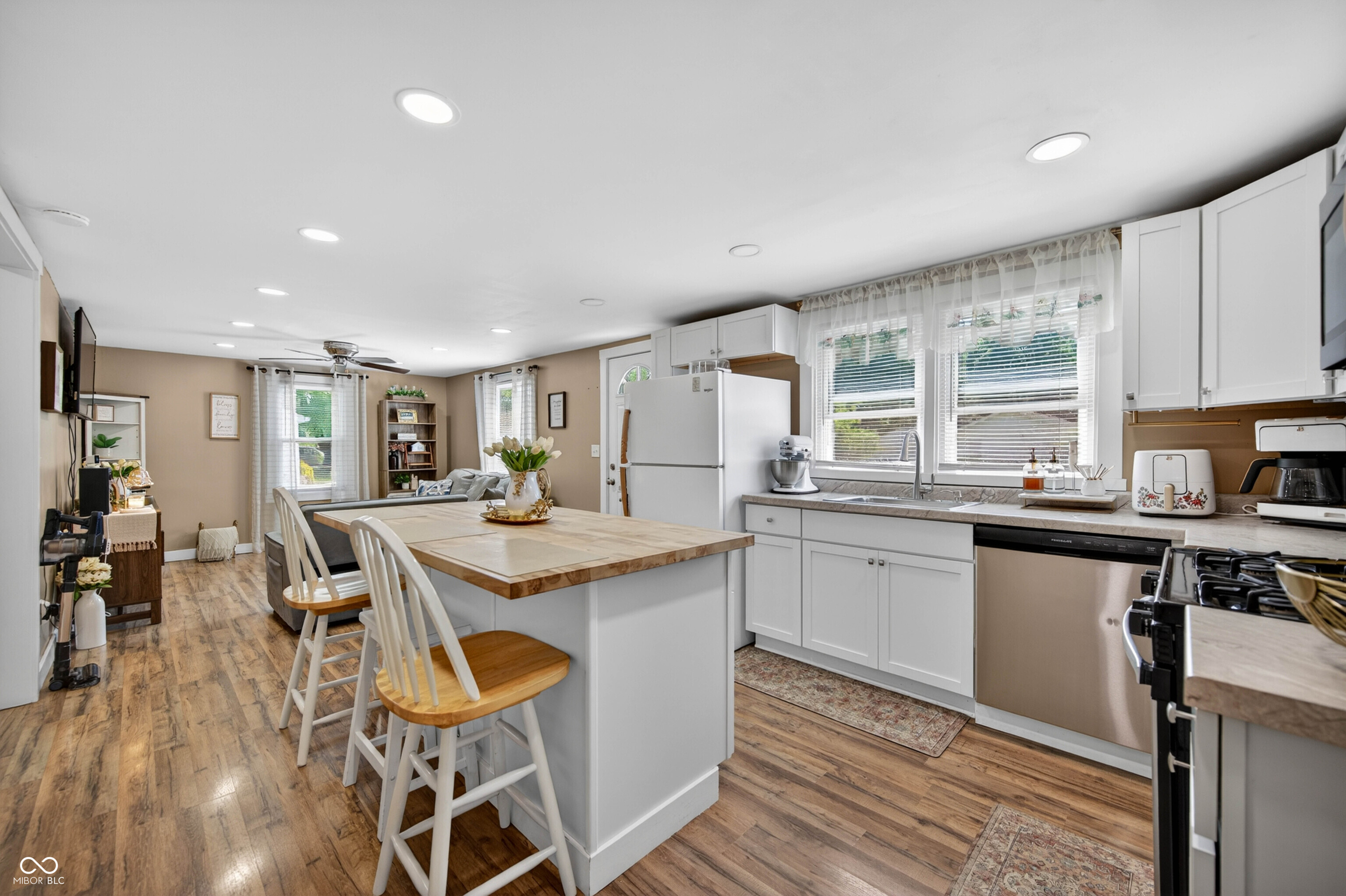 221 Della Road Columbus, IN 47203 - Photo 13 of 58