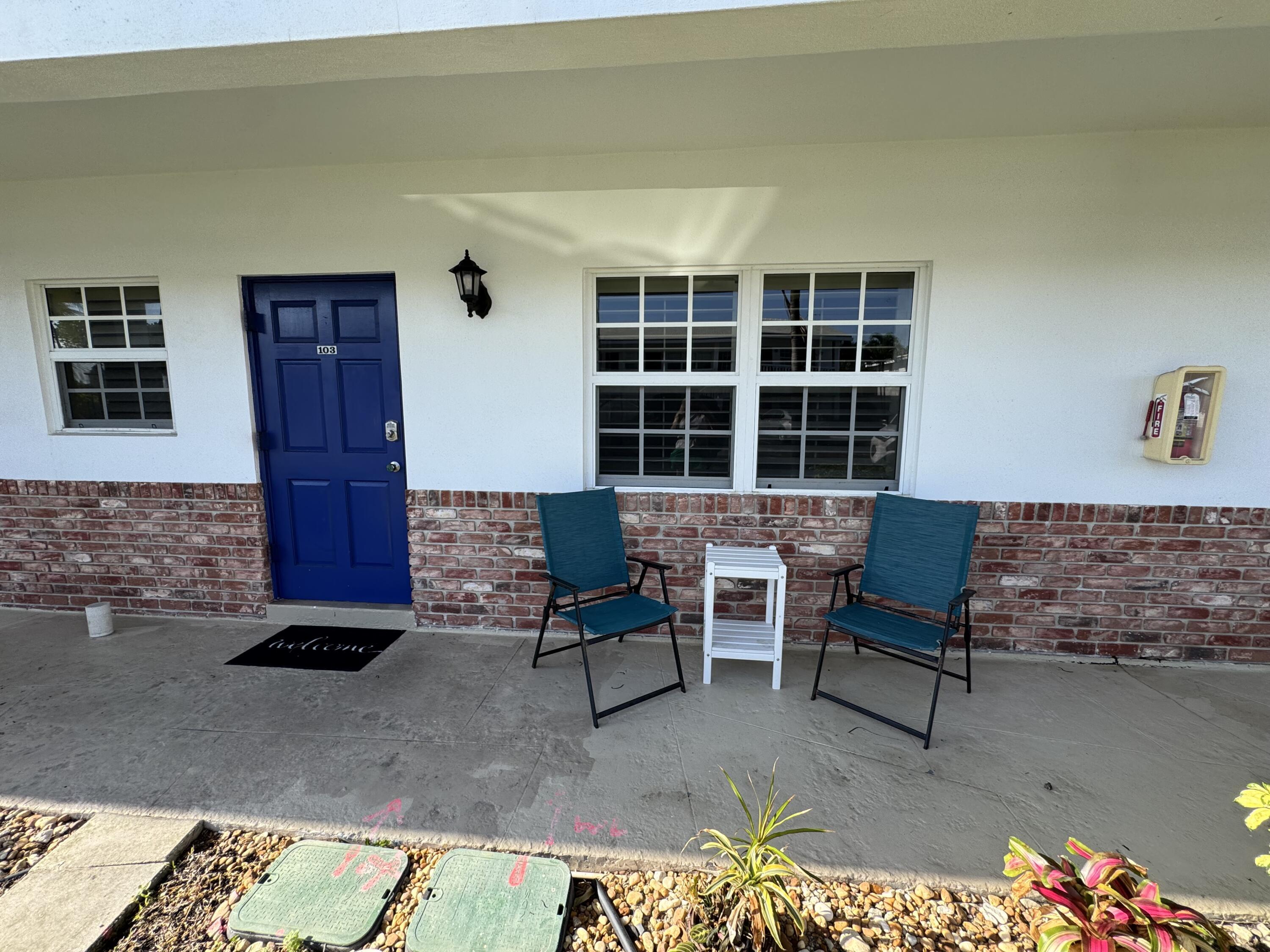 5505 North Ocean Boulevard, Unit 12103 Ocean Ridge, FL 33435 - Photo 11 of 28 a living room with furniture and a potted plant