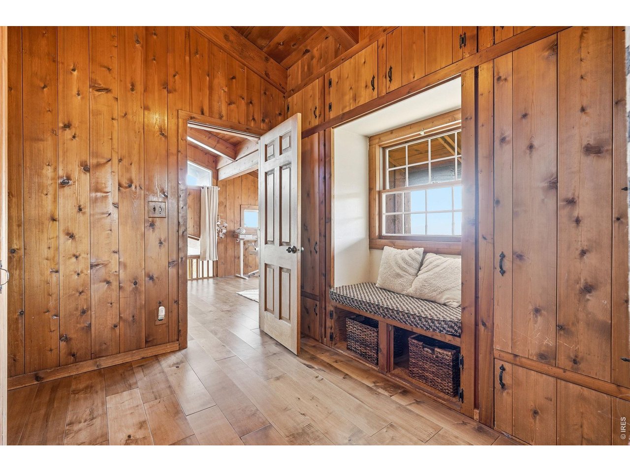 393 Dixon Road Boulder, CO 80302 - Photo 26 of 50 Cozy built-in within Bedroom #3 - upper level