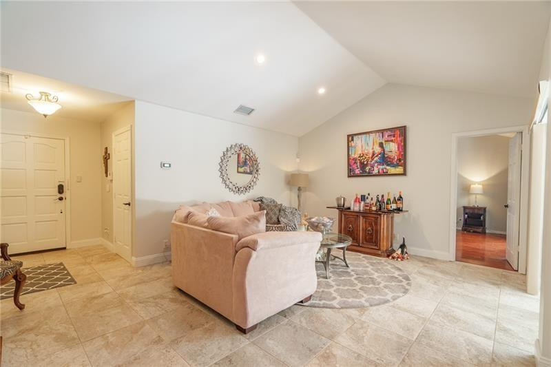 8930 Old Pine Road Boca Raton, FL 33433 - Photo 6 of 27 Photo 6