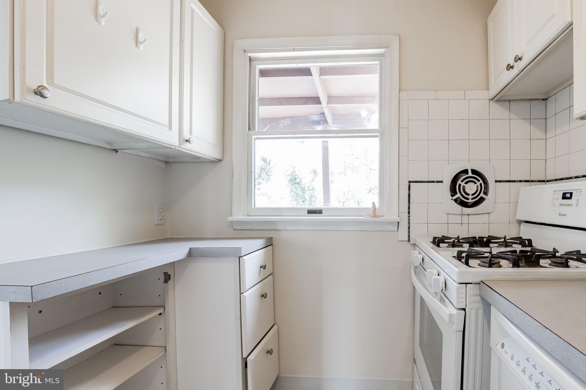58 Eastwood Road Berwyn, PA 19312 - Photo 11 of 35 Kitchen