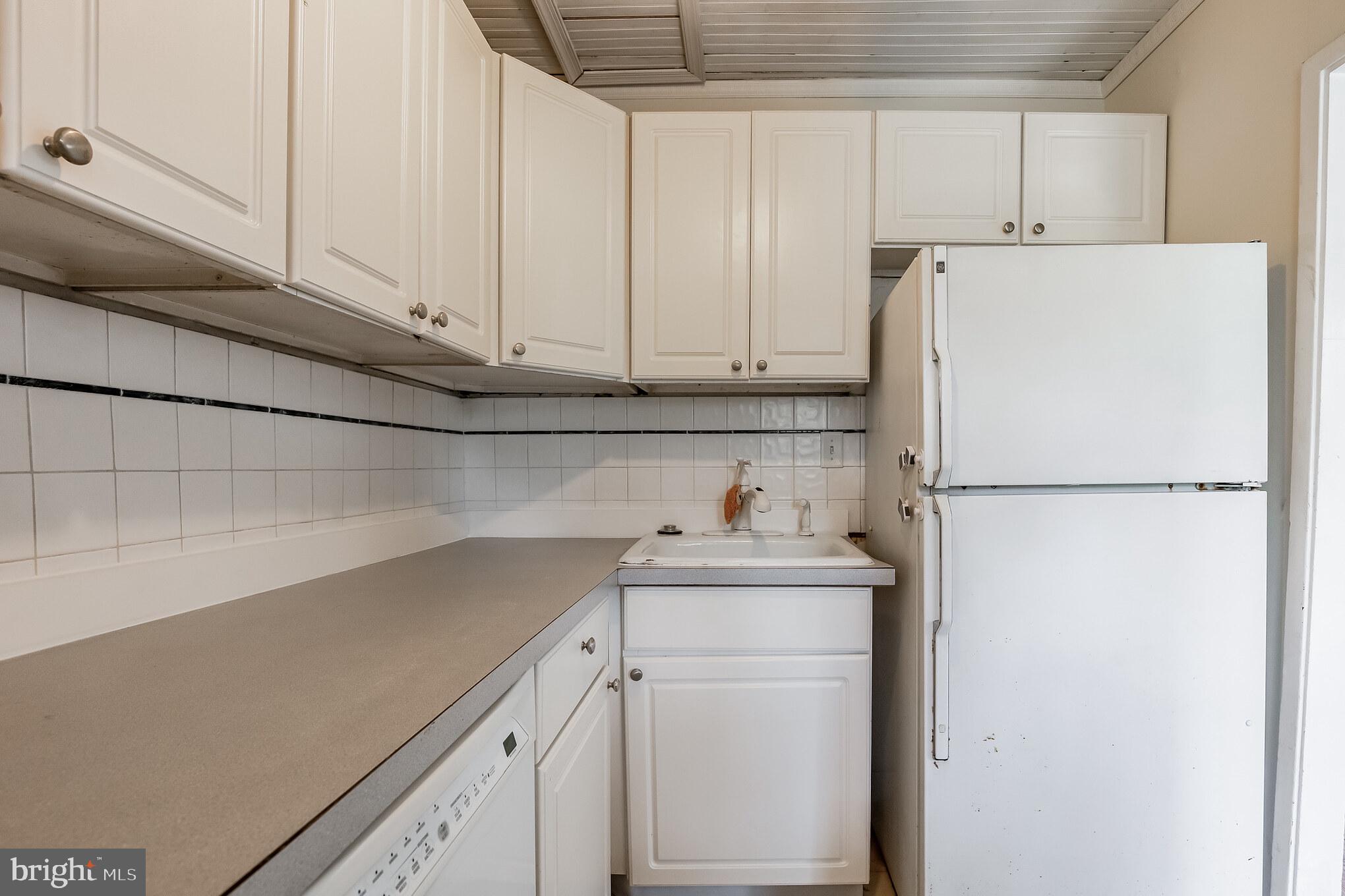 58 Eastwood Road Berwyn, PA 19312 - Photo 12 of 35 Kitchen