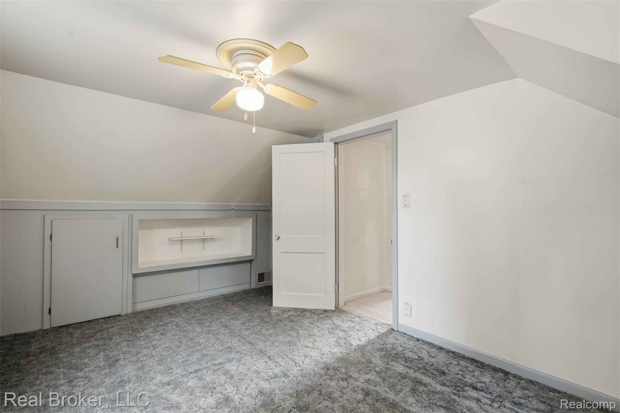 19410 Rensellor Street Livonia, MI 48152 - Photo 20 of 33 Bedroom #2 upstairs