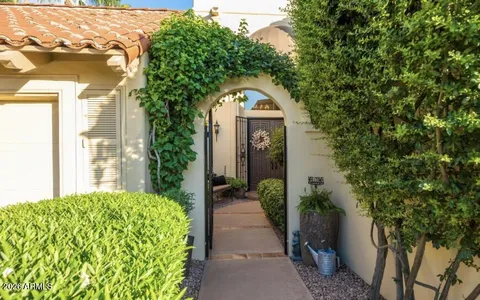 $1,195,000 | 10050 East Mountainview Lake Drive, Unit 10, Scottsdale, AZ 85258