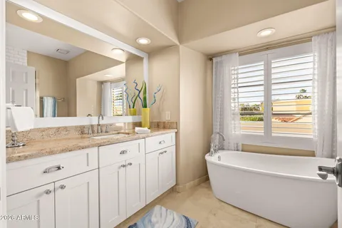 $1,195,000 | 10050 East Mountainview Lake Drive, Unit 10, Scottsdale, AZ 85258