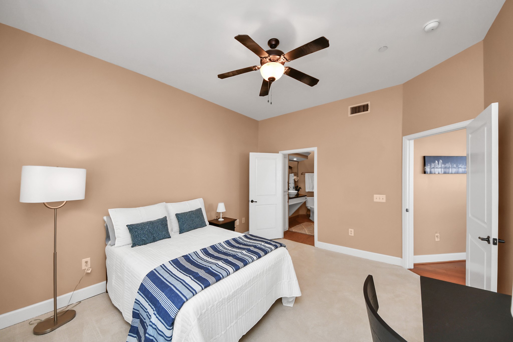 2203 Dorrington Street, Unit 400 Houston, TX 77030 - Photo 23 of 43 a bedroom with a large bed and a chandelier