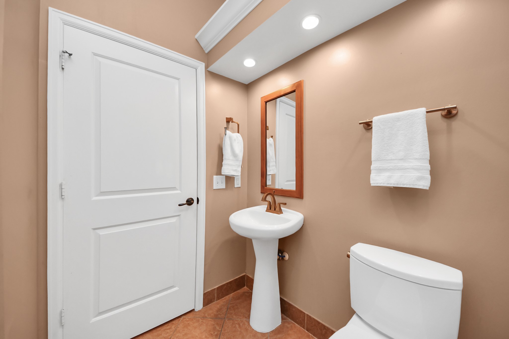 2203 Dorrington Street, Unit 400 Houston, TX 77030 - Photo 33 of 43 a bathroom with a sink a toilet and mirror